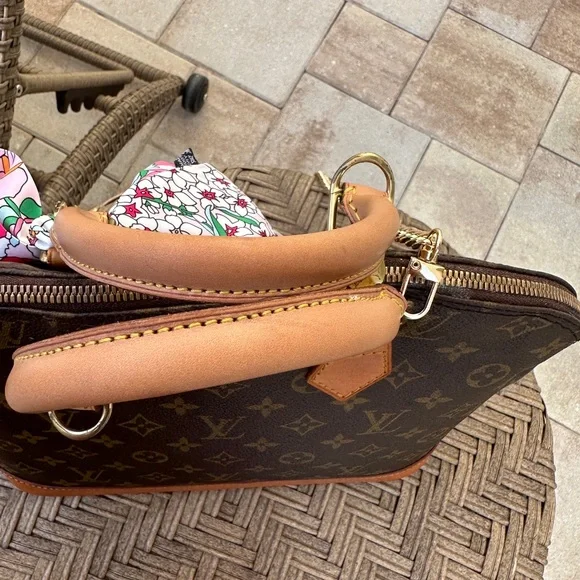 Louis Vuitton Alma PM Handbag - Picture 4 of 11